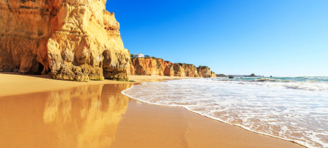 Im neuen Jahr an die Algarve: 8 Tage in den Süden Portugals mit 4* Hotel in Strandnähe, Frühstück, Flug & Transfer nur 366€