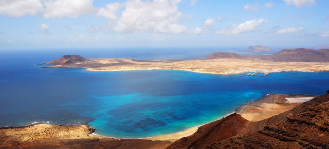 Kanaren: 7 Tage Lanzarote im 4* Hotel mit Halbpension, Flug & Transfer für nur 613€