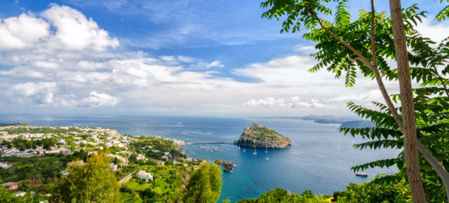 Italien-Rundreise: 8 Tage quer durch die Amalfiküste, Capri & Ischia mit verschiedenen 4* Hotels, Halbpension & Flug für nur 1299€