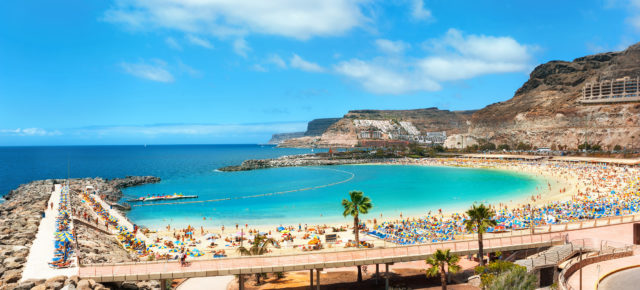 Inselurlaub auf Gran Canaria: 6 Tage im guten 3* Hotel am Strand mit Halbpension, Flug, Transfer & Zug für 452€