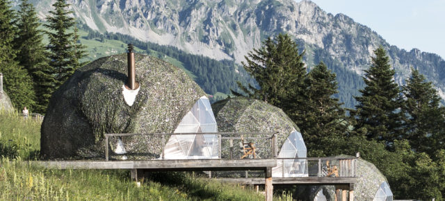 Glamping in der Schweiz: 3 Tage im luxuriösen Whitepod mit Frühstück für 533€