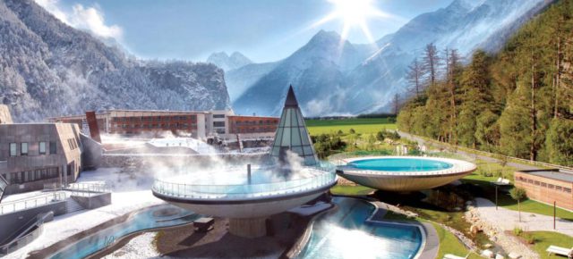 Aqua Dome in Tirol: 2 Tage Wellness im TOP 4.5* Hotel mit Panoramablick, Halbpension & Therme ab 227€