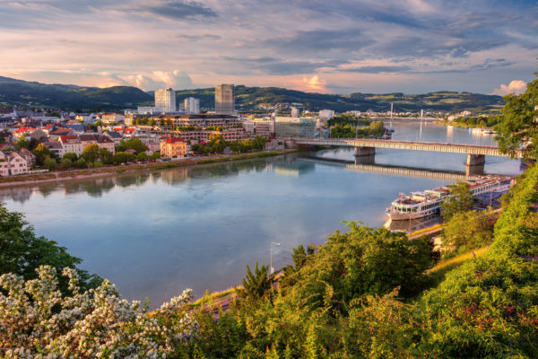 Österreich Linz citiyscape Donau