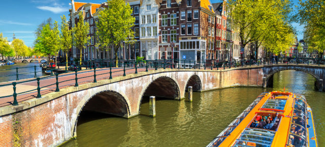 Langes Wochenende in den Niederlanden: 4 Tage Amsterdam & Giethoorn mit Hotels & Flug für 229€