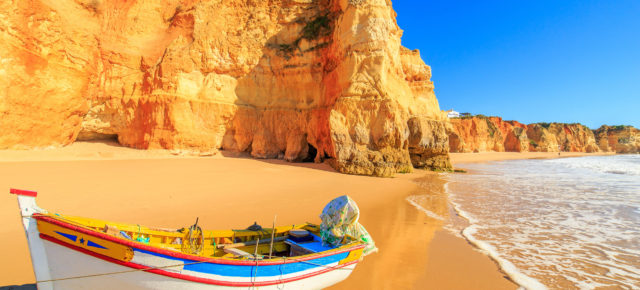 Last Minute Algarve Strandurlaub: 8 Tage im tollen 4* Hotel in Strandnähe mit Frühstück, Flug & Transfer um 427€