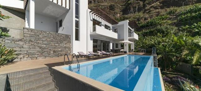 Auszeit in Portugal: 8 Tage Madeira in Design-Villa mit eigenem Infinity-Pool ab 232€ p.P.