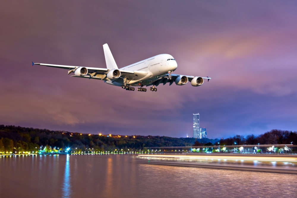 Jumbo Jet bei Nacht Flugzeug