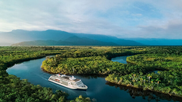 Hapag Llyod Schiff auf dem Amazonas