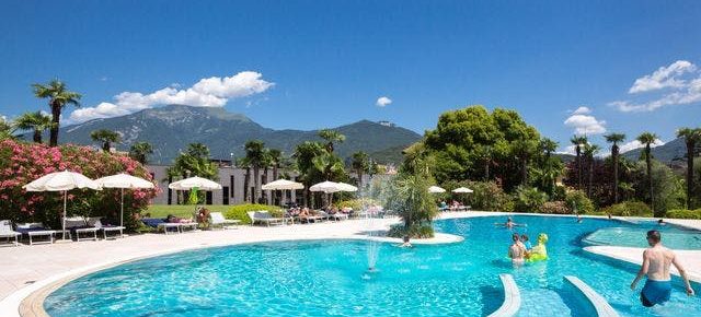 Lago di Garda: 3 Tage übers Wochenende im TOP 4* Hotel mit Frühstück & Spa Zugang nur 127€