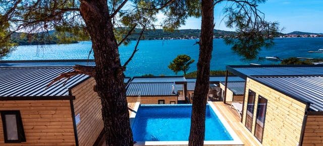 Eigene Luxus-Camping-Villa mit Pool: 4 Tage Kroatien am Wochenende mit 1x Dinner & Champagner ab 168€