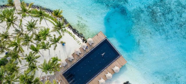 Malediven: 10 Tage im 5* TUI BLUE Olhuveli Romance mit Vollpension, Flug & Transfer für 2668€