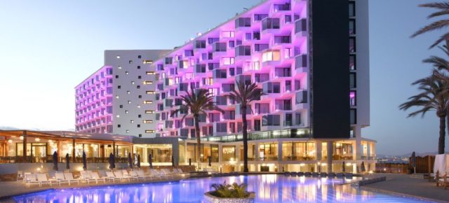 Luxus auf Ibiza: 1 Woche im TOP 5* Hard Rock Hotel inkl. Frühstück, Flug & Transfer für 1.490€