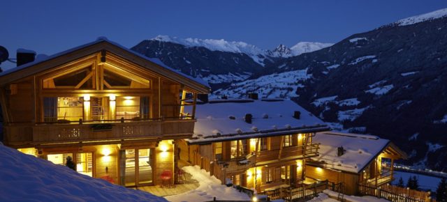 Luxus pur: 3 Tage Zillertal im TOP 5* Luxus-Baumhaus mit Frühstück, Dinner, Wellness & Extras nur 317€