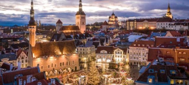 Weihnachtsmärkte im Baltikum: 5 Tage Rundreise mit Hotels, Frühstück & Flug um 619€