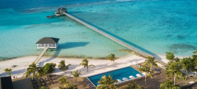 Black Week Deal: 10 Tage Malediven im TOP 5* Robinson Club mit All Inclusive, Flug, Transfer & Zug für 2611€