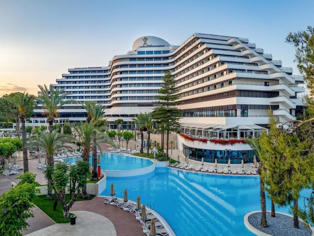 rixos-downtown-antalya-hotelanlage-mit-pool