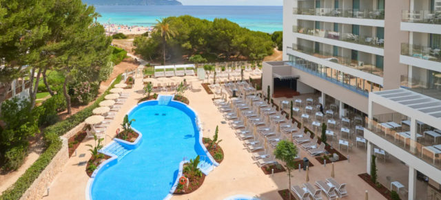 Adults Only auf Mallorca: 6 Tage im TOP 4* Hipotels Bahia Cala Millor inkl. Frühstück, Flug & Transfer nur 393€