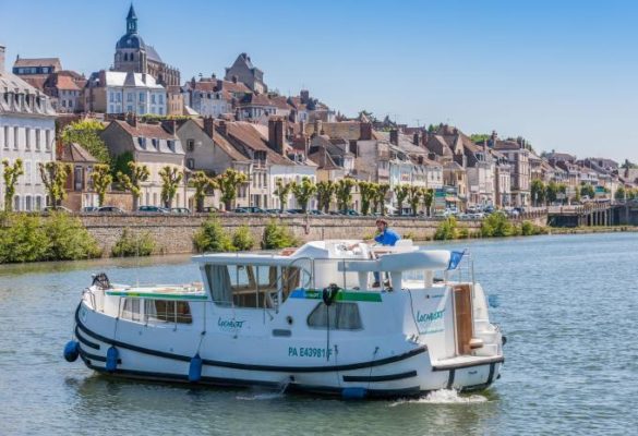 Hofer Hausboot Pénichette 1020 Flying Bridge