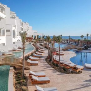 Luxusurlaub in Andalusien: 8 Tage im TOP 4.5* TUI BLUE Hotel am Strand mit Frühstück, Flug, Transfer & Zug für 754€