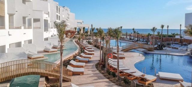 Luxusurlaub in Andalusien: 8 Tage im TOP 4.5* TUI BLUE Hotel am Strand mit Frühstück, Flug, Transfer & Zug für 754€