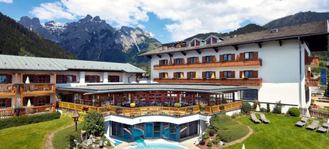 Familienurlaub im Salzburger Land: 4 Tage im 4* TUI KIDS CLUB Gut Wenghof mit All Inclusive NUR 292€